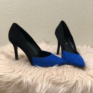 Blue/black pumps